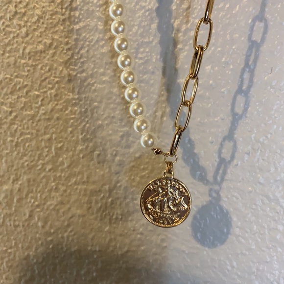 Tilly’s Pearl Coin Necklace - Picture 3 of 4